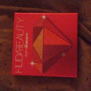 Huda beauty obsessions eyeshadow palette